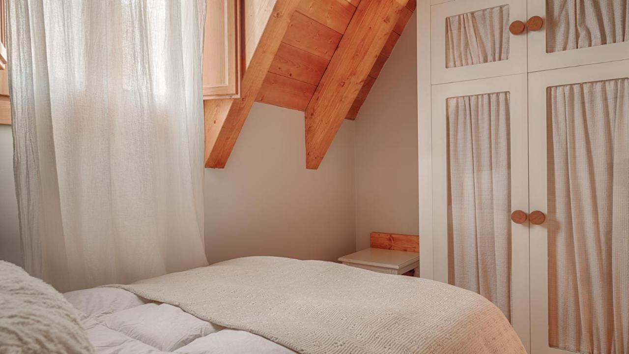 Saplan Real Estate Sarraera Chalet